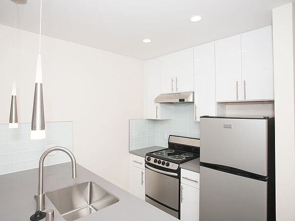 5th image of 2898 Jackson St #3224309