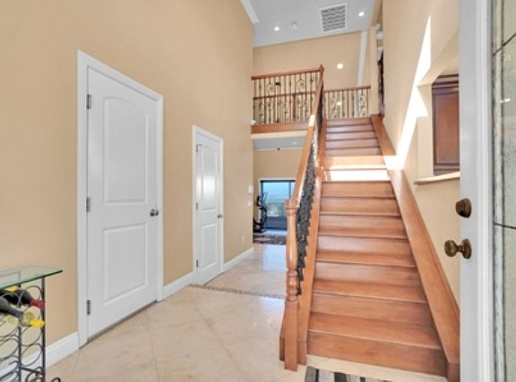 5th image of 1044 S Burlwood Dr
