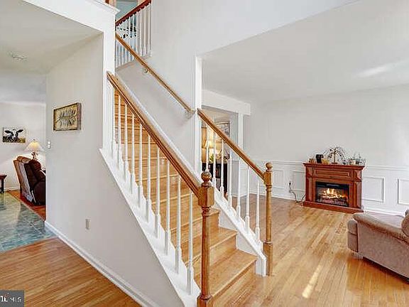 3rd image of 413 Ivy Dr