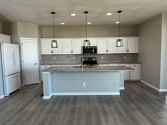 Open kitchen with large island - can seat about 6 chairs
