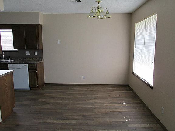 4th image of 919 E Redbud Dr