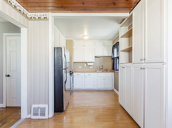 4th image of 614 Newcastle Ave
