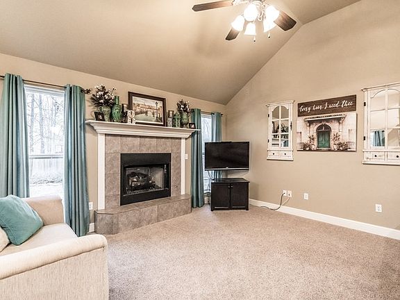 3rd image of 5 E Headley Dr