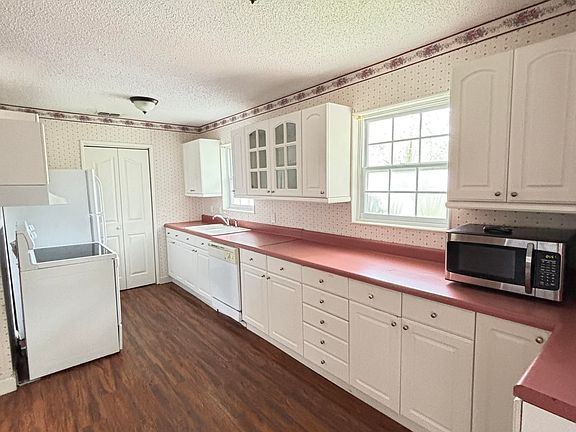 2nd image of 5635 S Park Hill Way