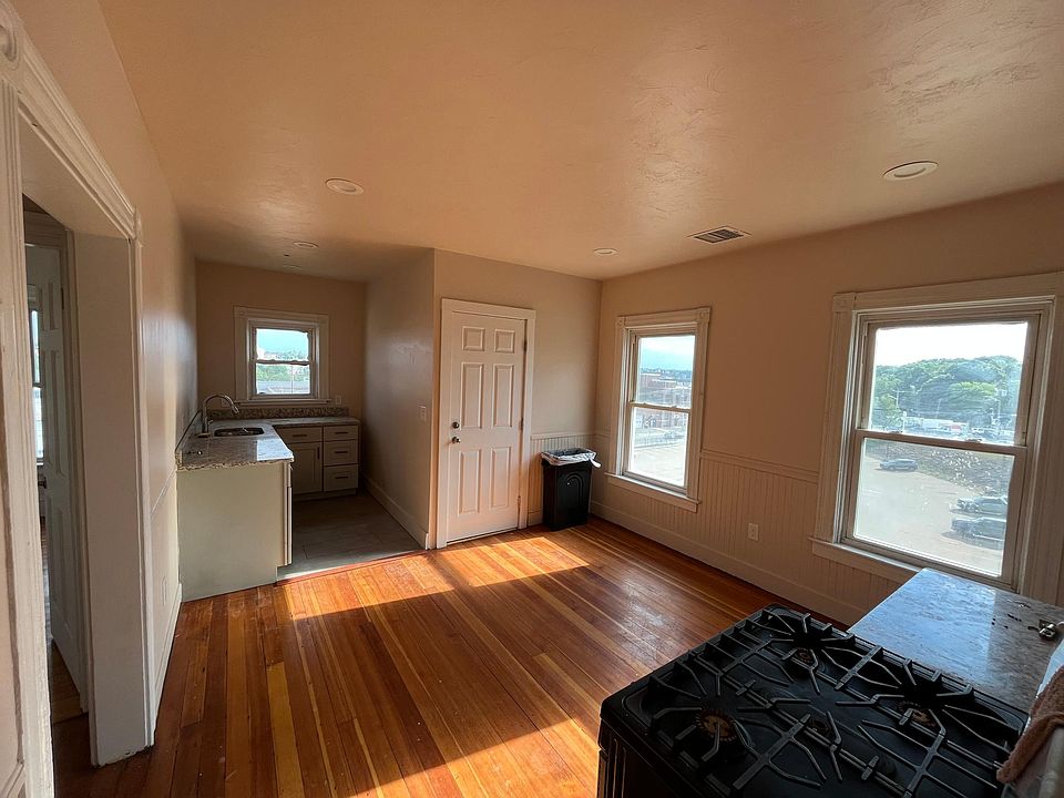 1st image of 266 Jewett St Floor 3