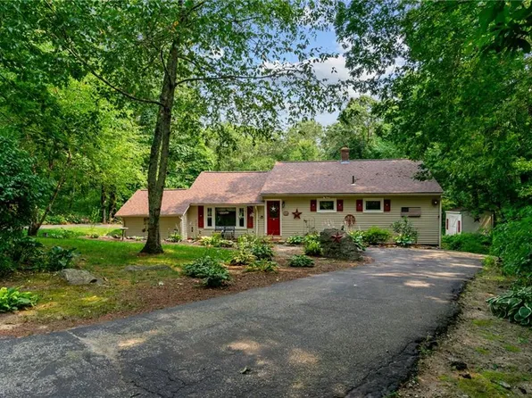 104 Burlingame Rd, Smithfield, RI 02917