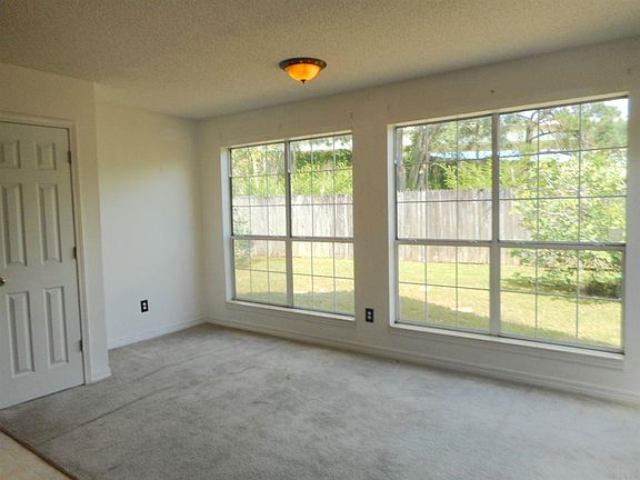 4th image of 173 Hilburn Ct