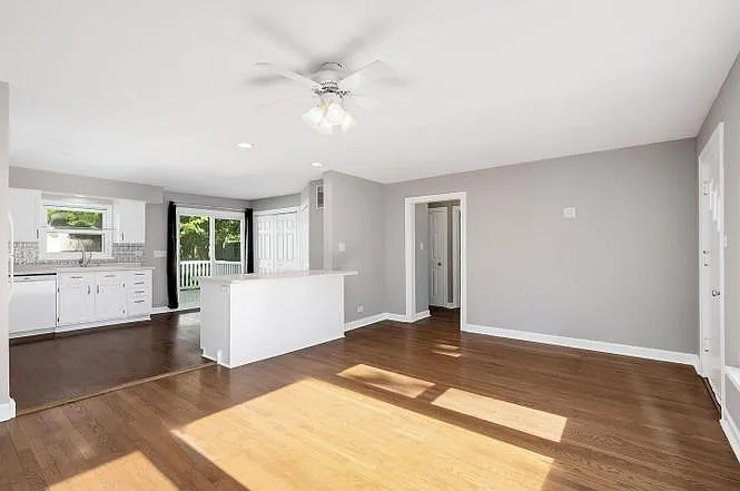 4342 Washington St — Photo 4