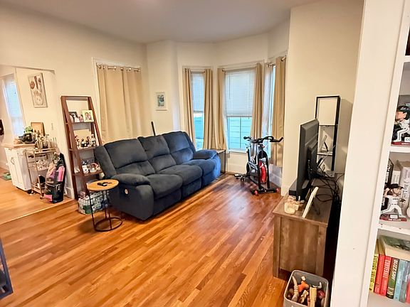 4th image of 19 Prescott St #1
