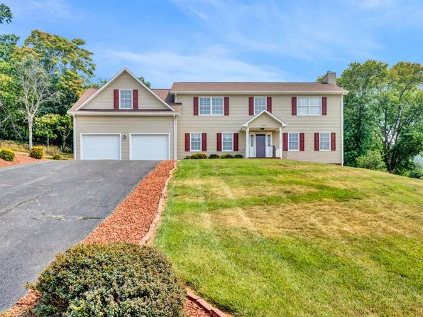 3955 Poplar Grove Dr, Vinton, VA 24179