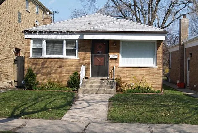 431 Callan Ave photo 1