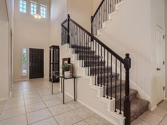 05 Foyer_08112023