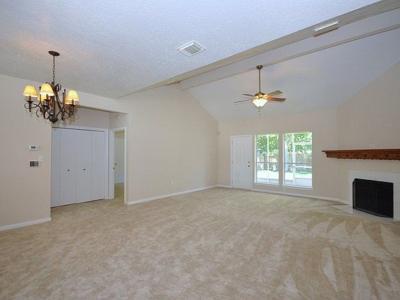 3rd image of 807 Hartman Dr