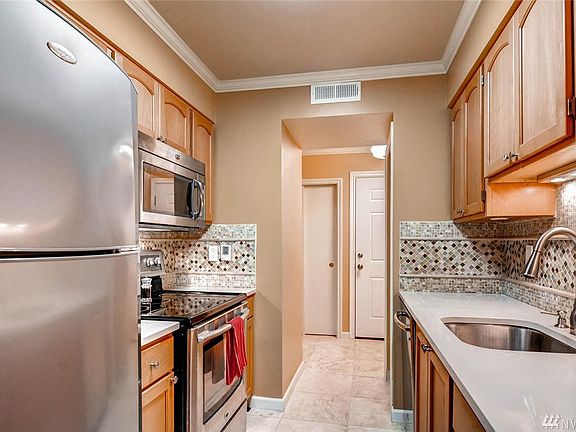 3rd image of 12424 NE 145th St APT C18