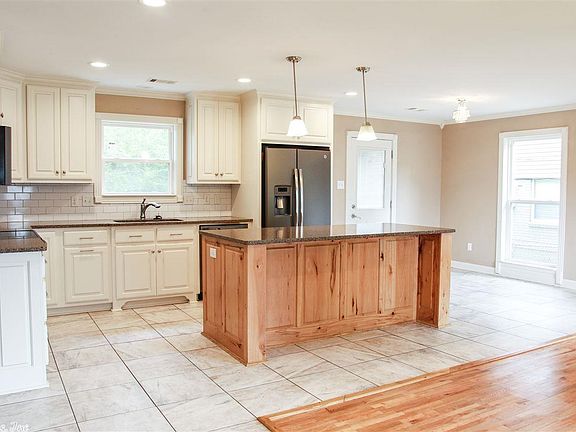 4th image of 4404 Westridge Dr