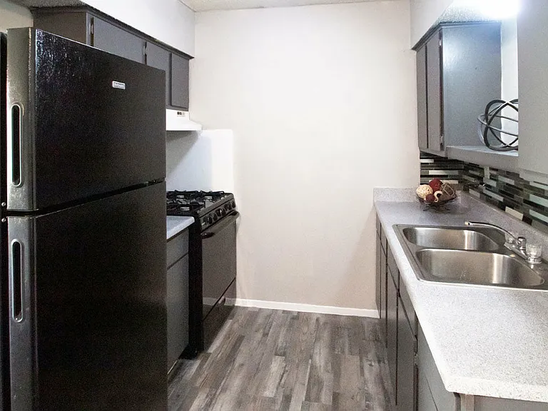 Sunscape Apartments — Photo 6
