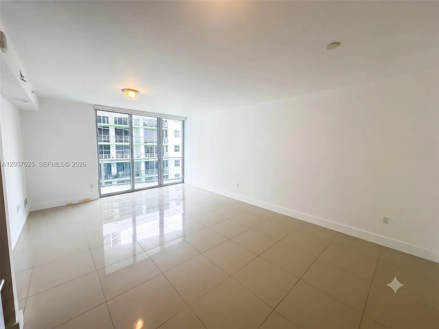 Aria On The Bay Condo — Photo 4