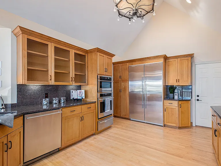 811 Western Hills Dr — Photo 10