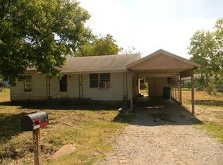 200 W Oconnell St, Howe, TX 75459