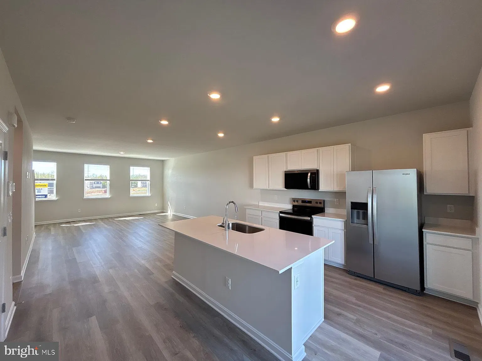 4 bed, 3.5 bath, 1900 sqft, $2,099 — Photo 4