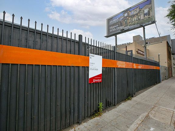3rd image of 7504 Santa Monica Blvd