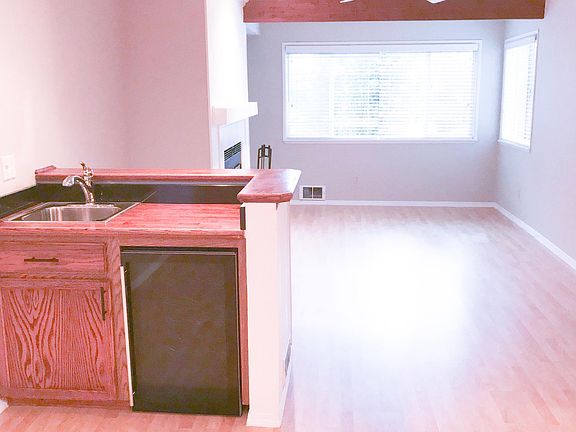 3rd image of 9800 Roosevelt Way NE APT 16