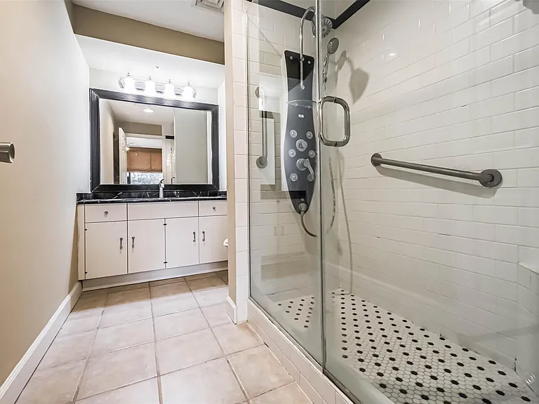 15 Greenway Plz #5C — Photo 12