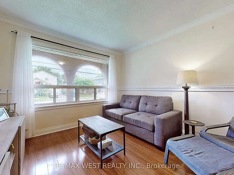 139 Ranee Ave #MAIN FLOOR — Photo 7