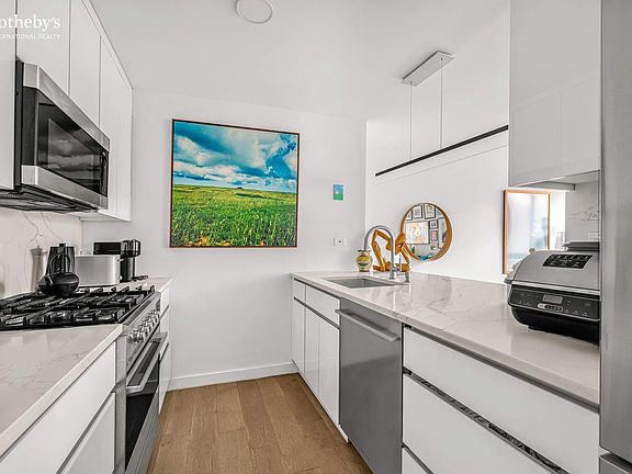 4th image of 40 E 94th St APT 4F