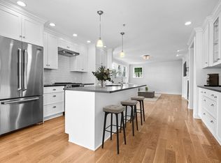 244 High St APT 3, Newburyport, MA 01950
