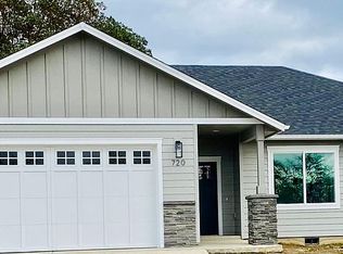 720 Slazenger Ct, Sutherlin, OR 97479