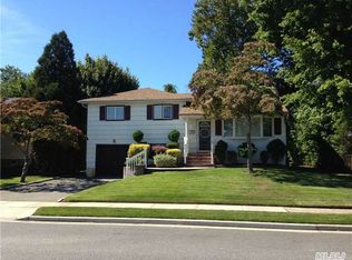 58 Syosset Cir, Syosset, NY 11791