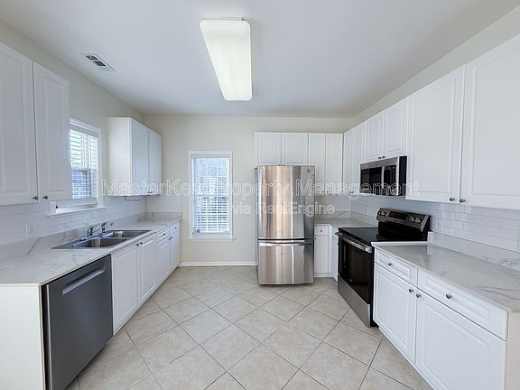 3rd image of 804 Willowedge Ct