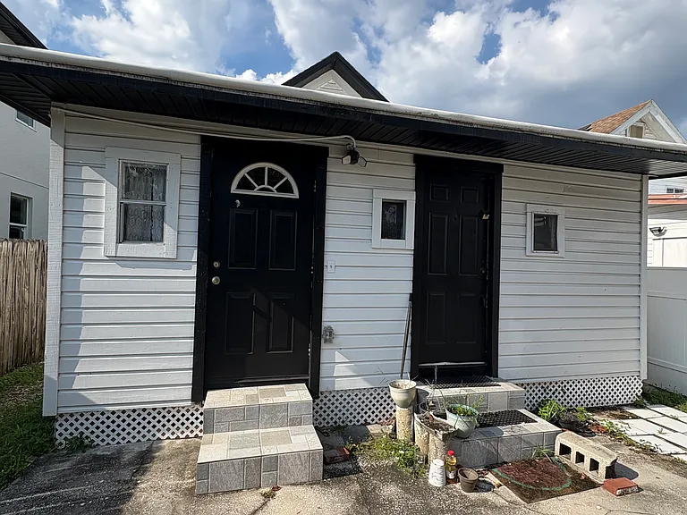2510 W Chestnut St — Photo 1