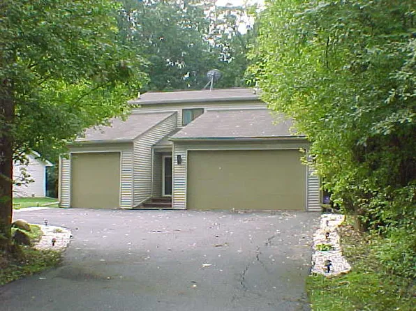 15983 Meadowood Ave, Southfield, MI 48076