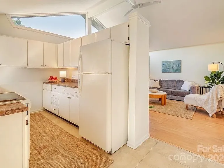 32 Winthrop Rd — Photo 10