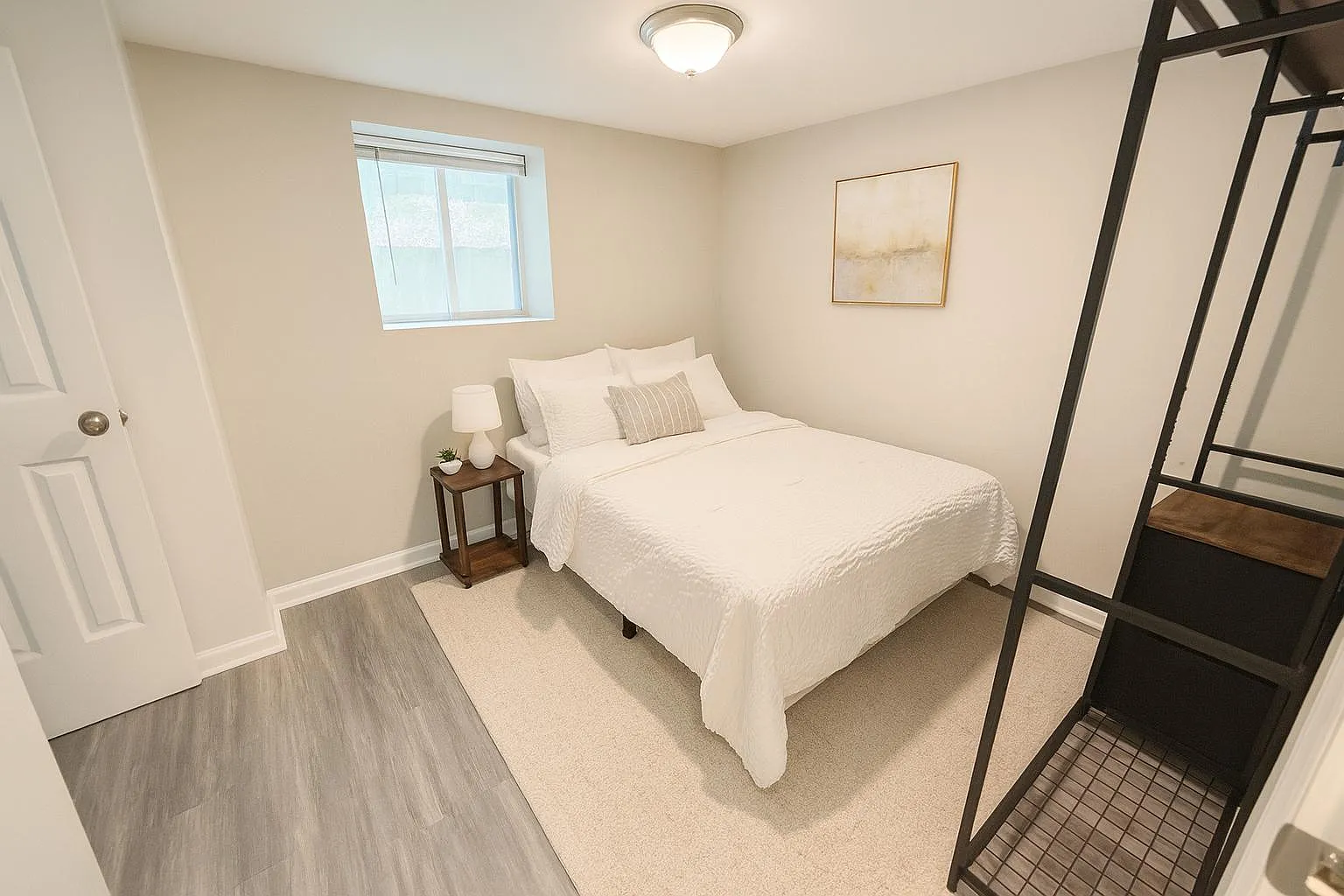 4 bed, 4.0 bath, 2100 sqft, $996 — Photo 1