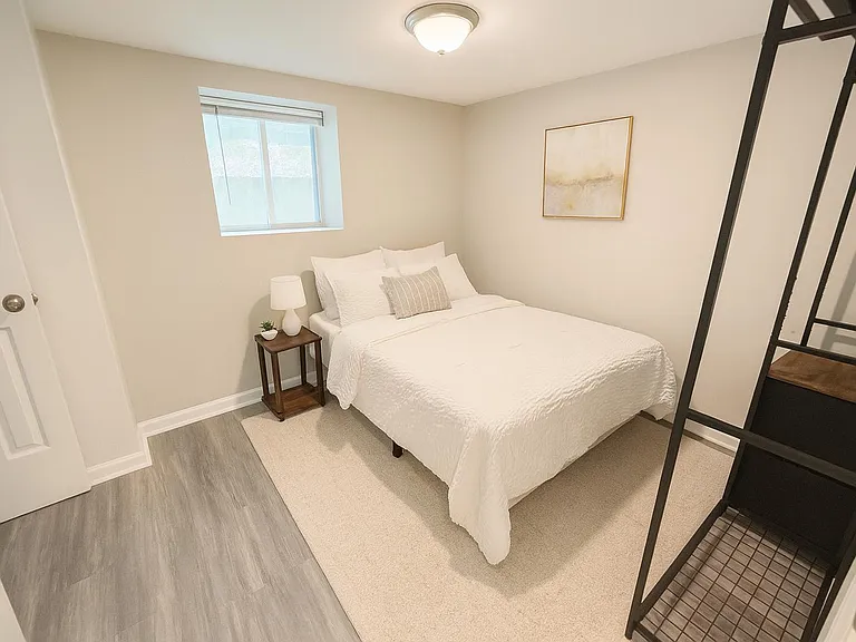 Maxwell Dr SW — Photo 1