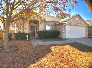 8208 Tombstone Dr, Arlington, TX 76001