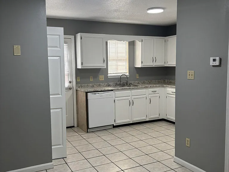 1018 Crossing Brook Way — Photo 5