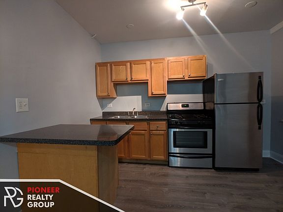 2nd image of 5860 N Kenmore Ave #5860407