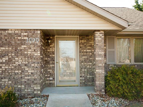 4th image of 1090 Pinetree Ln