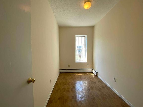 4th image of 114-32 Farmers Blvd #2