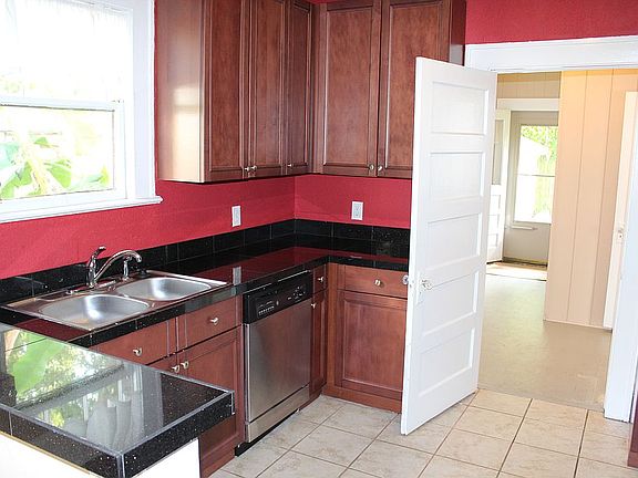 4th image of 2774 Dellwood Ave