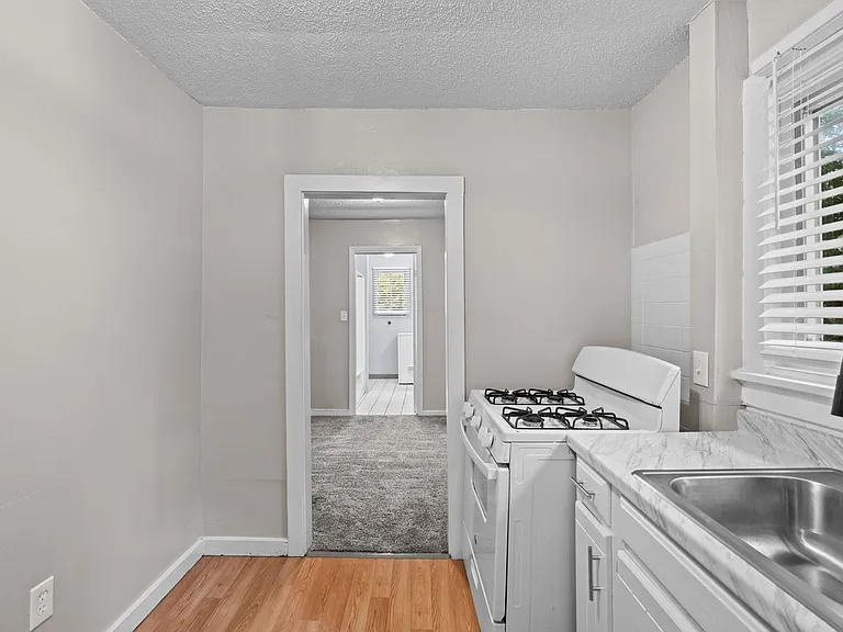 2936 N Hanley Rd — Photo 14