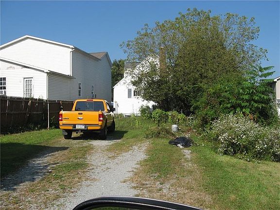 2nd image of 1447 Main St