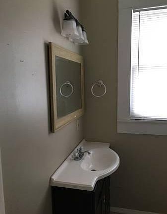 4th image of 2827 Highland Ave