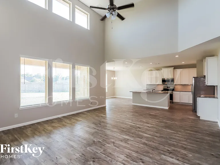 28008 Langsdale Ct — Photo 3