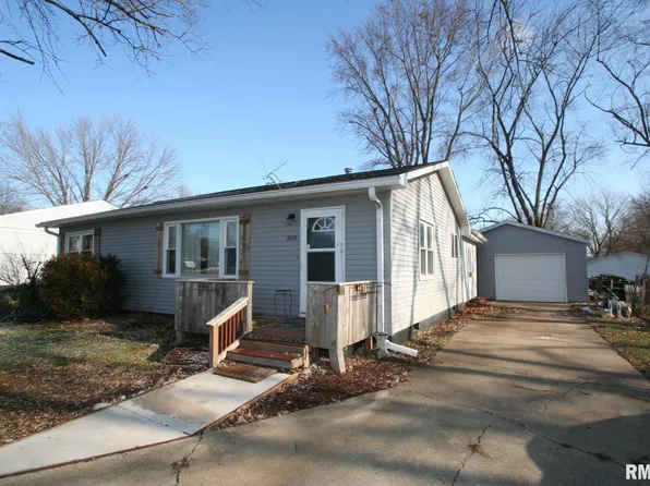 309 S Kerlin St, Mackinaw, IL 61755