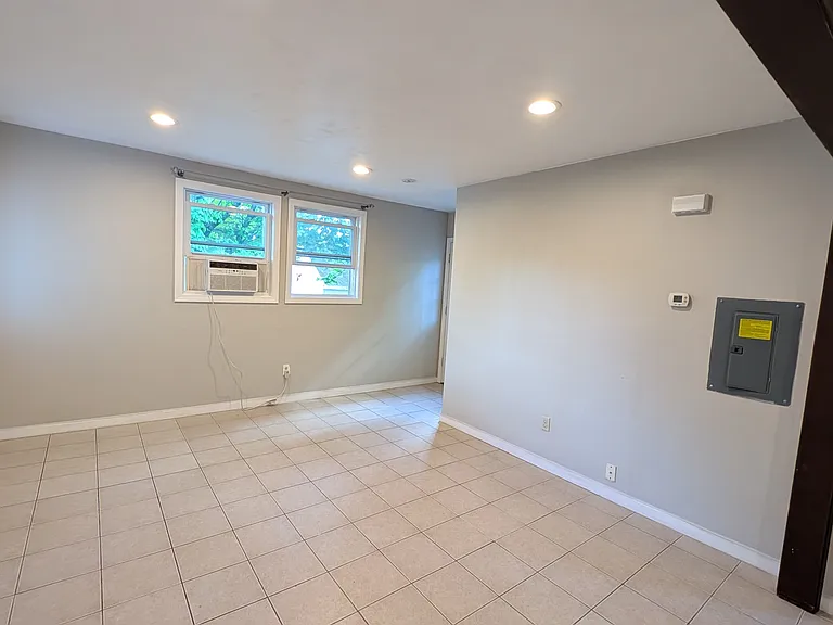 3 Barton St #3 — Photo 4